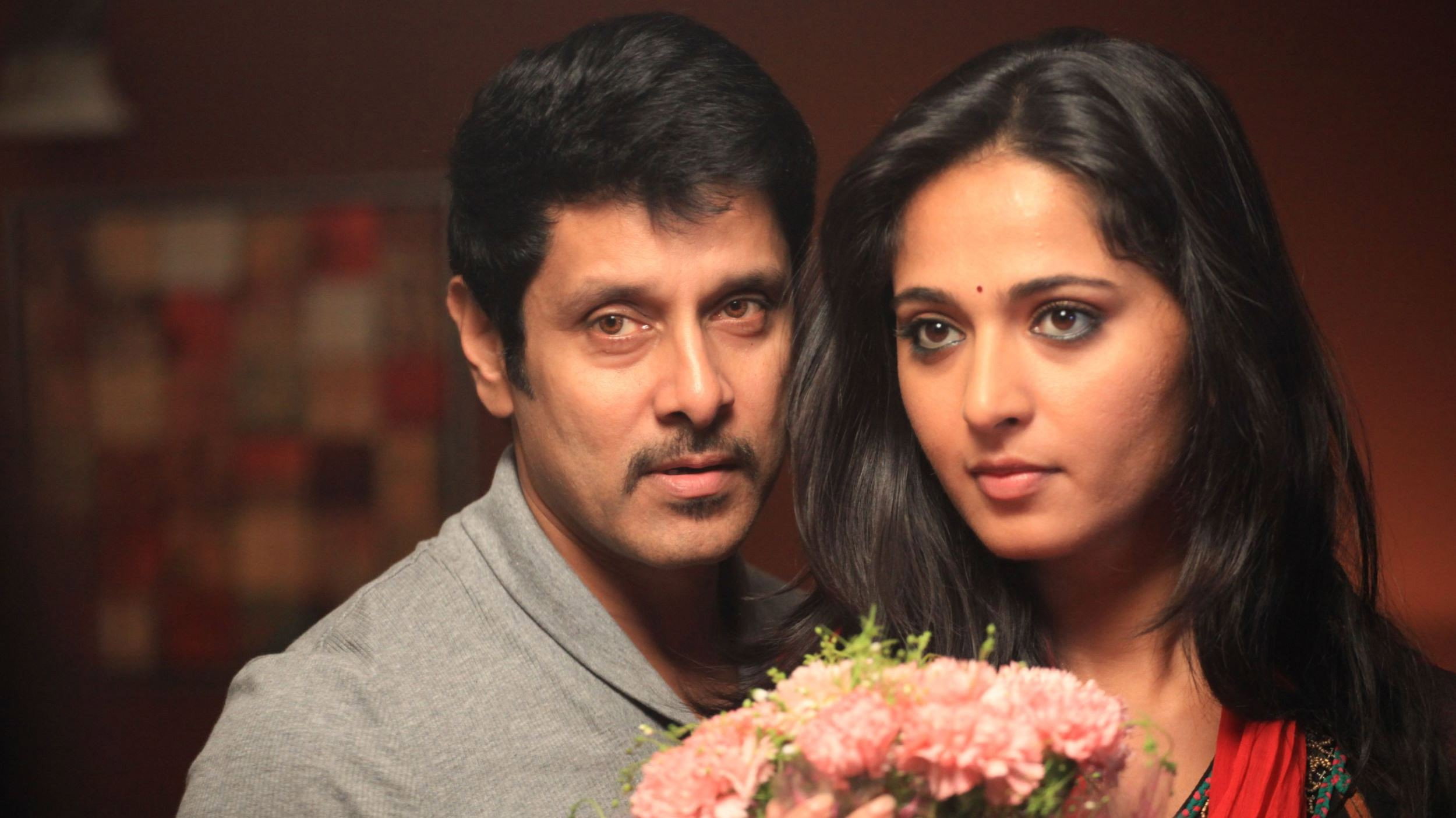 Thaandavam's poster