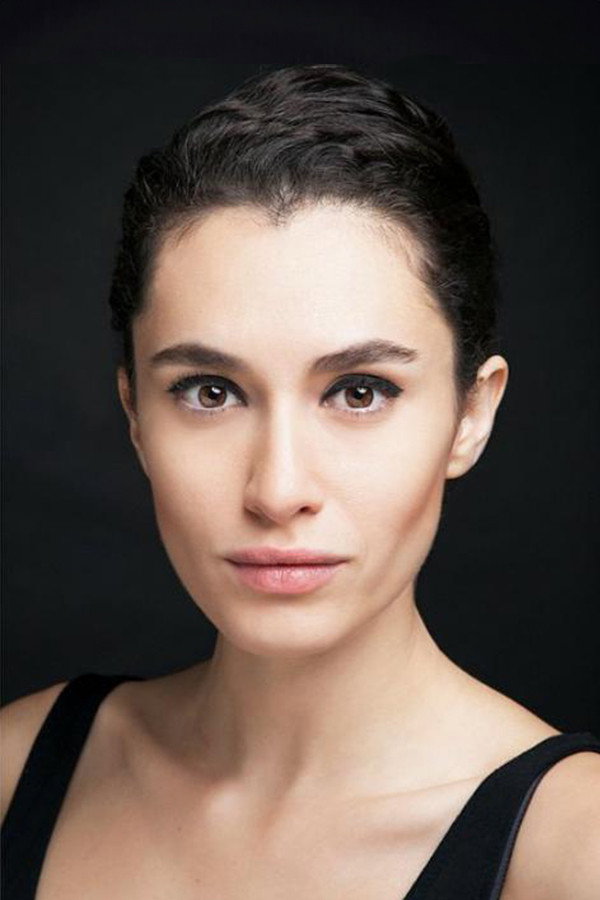 Hande Doğandemir's poster