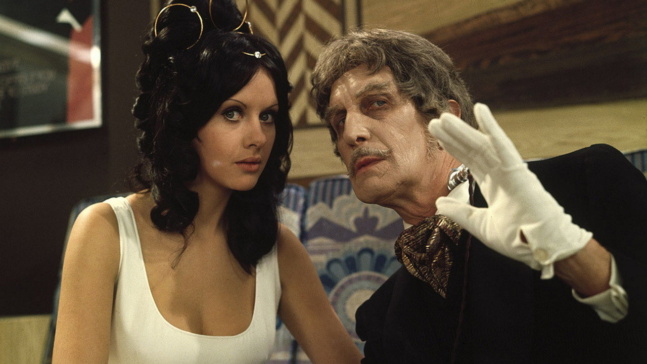 Dr. Phibes Rises Again's poster