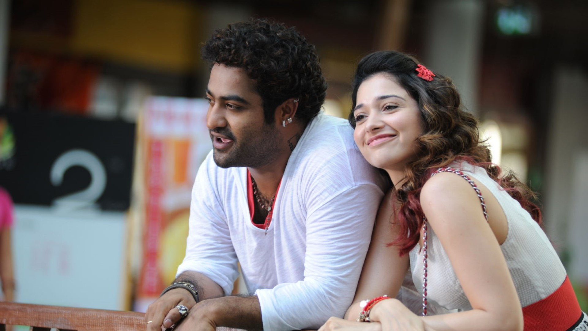Oosaravelli's poster