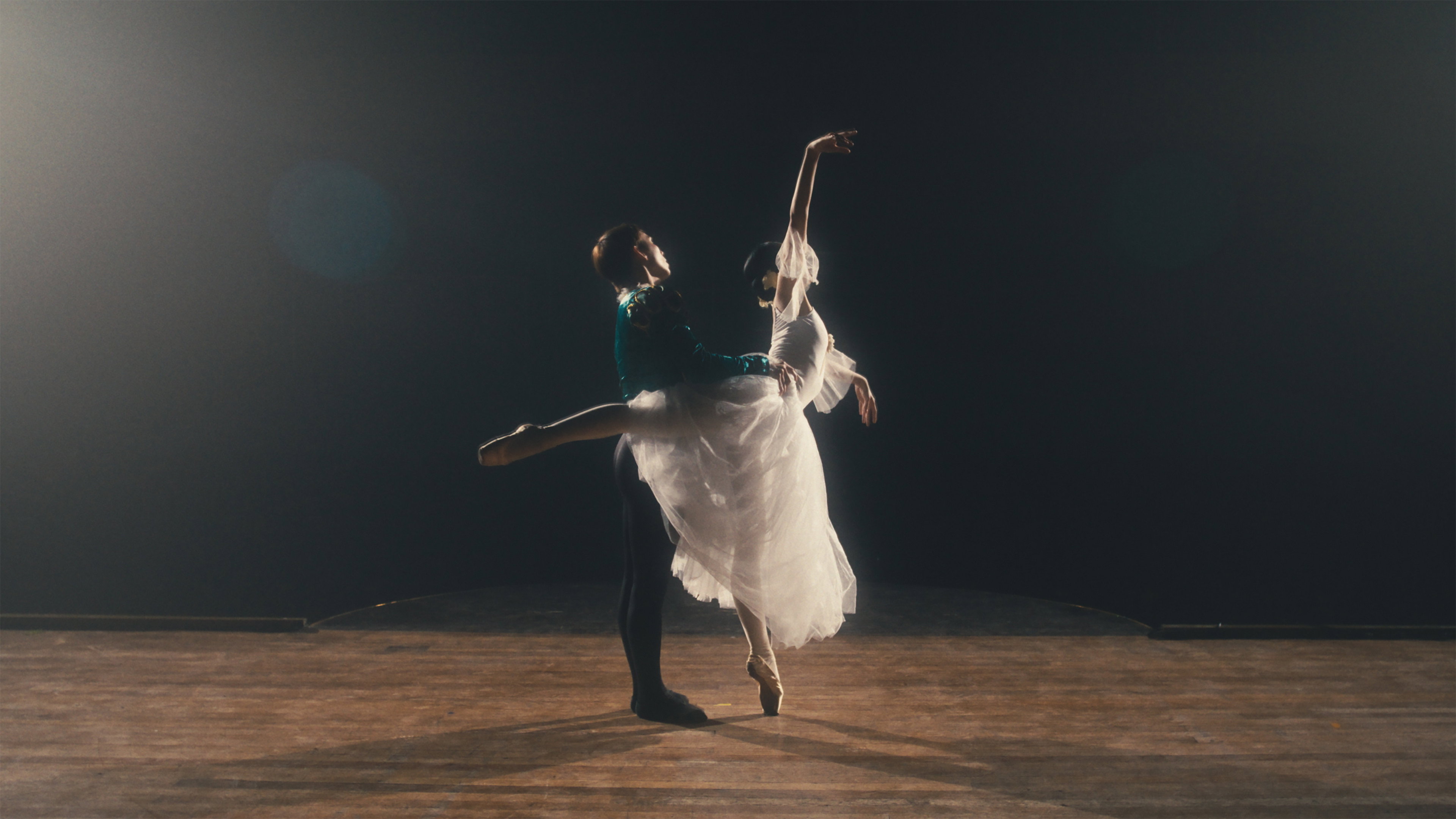Dan, En Pointe's poster