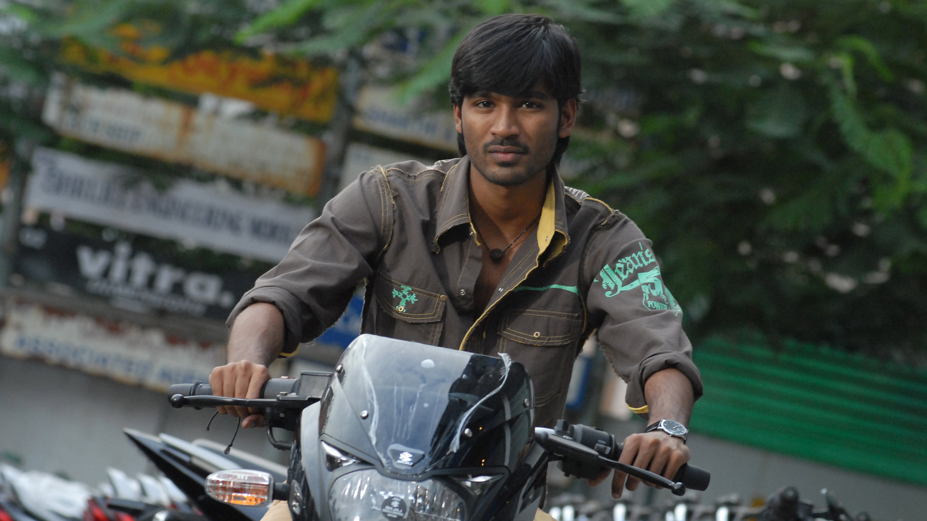 Polladhavan's poster