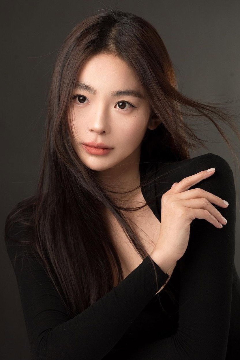 Liu Yaxi's poster