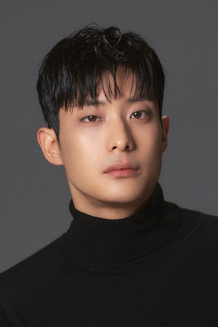 Lee Myeong-ro's poster