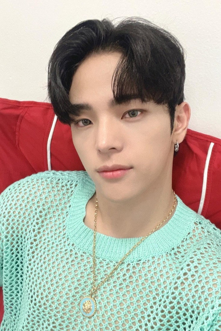 Kim Woojin's poster