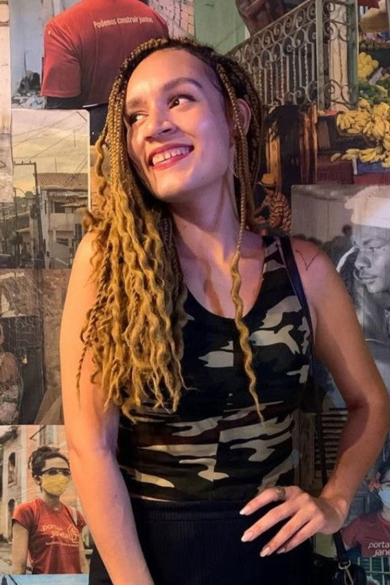 Larissa Santos's poster