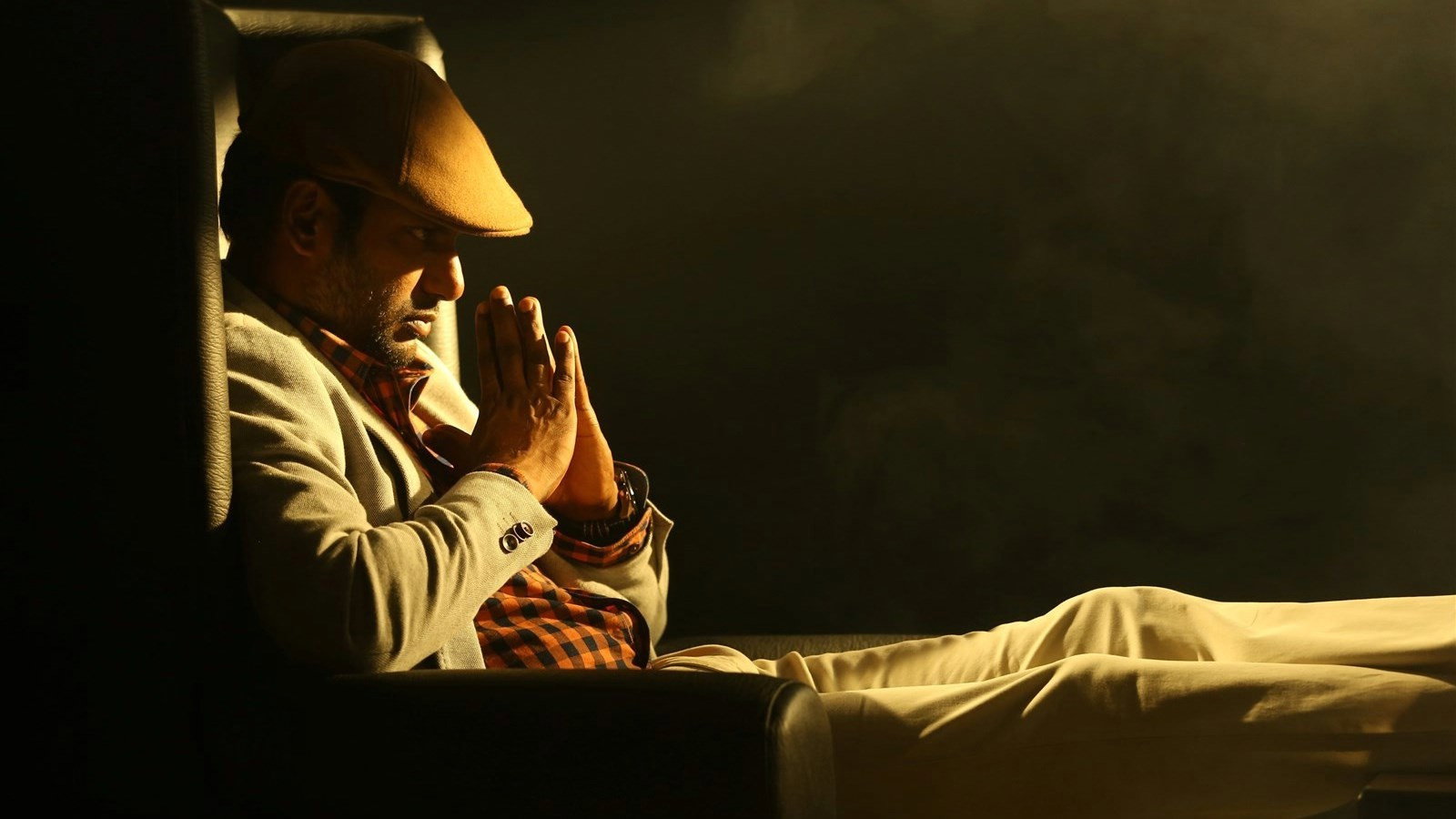 Thupparivaalan's poster
