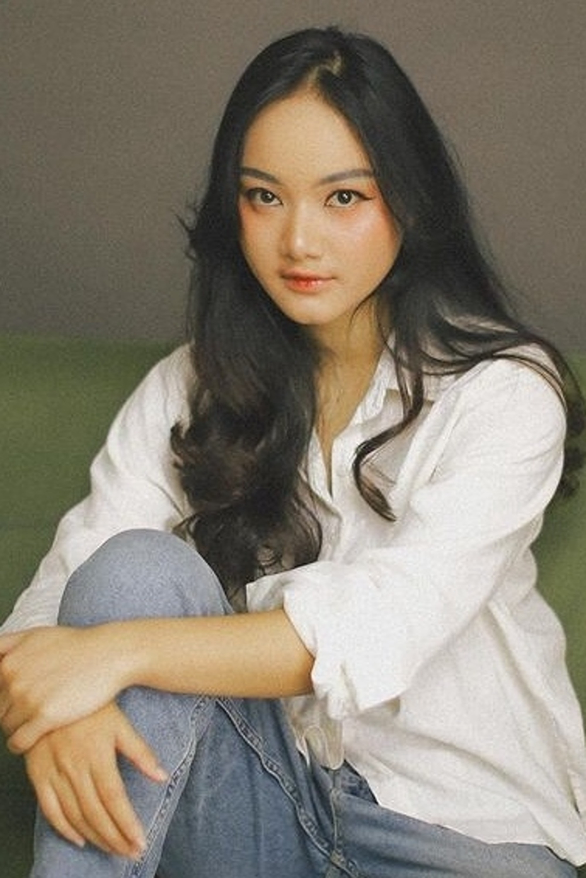 Putri Anggie's poster