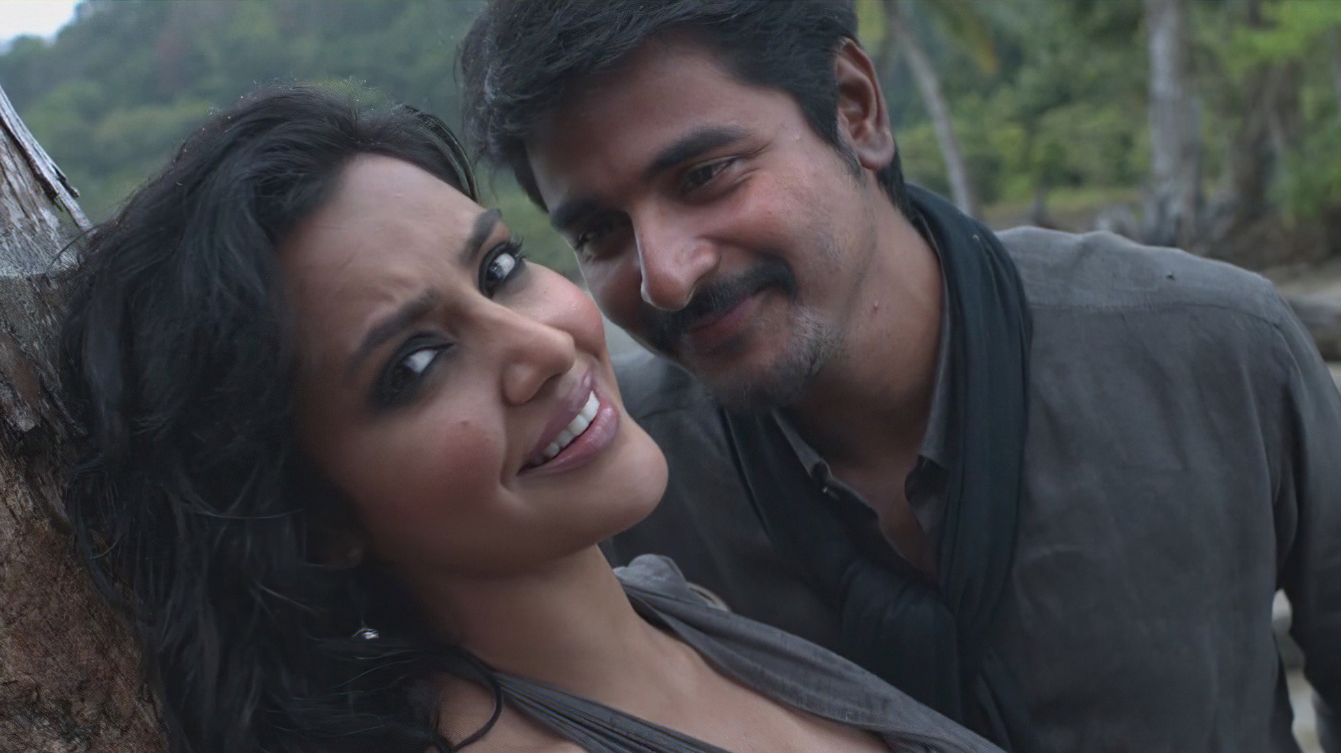 Ethir Neechal's poster