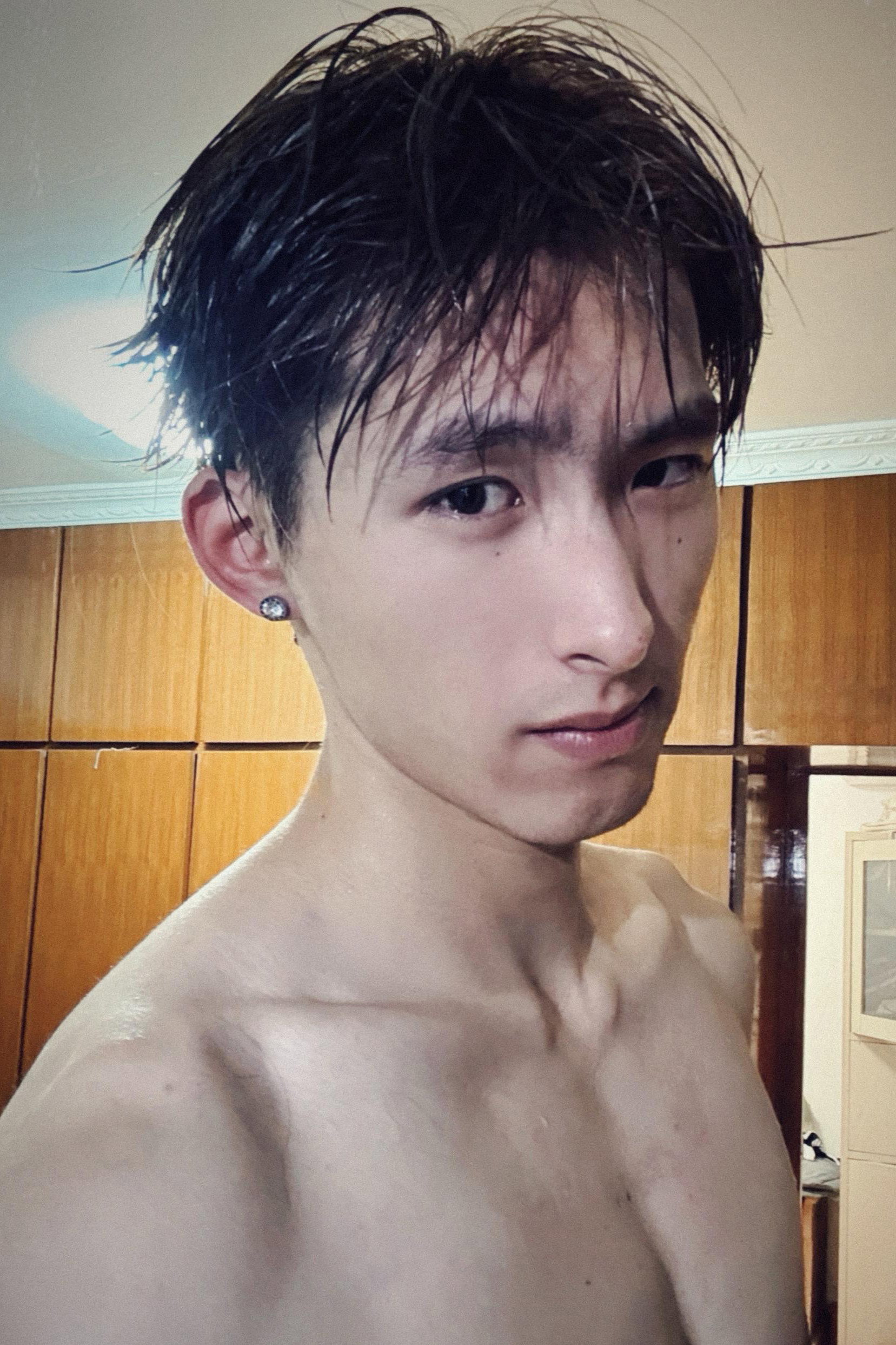 陈遥's poster