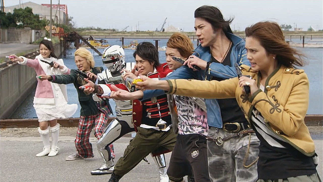 Kaizoku Sentai Gokaiger vs. Space Sheriff Gavan: The Movie's poster