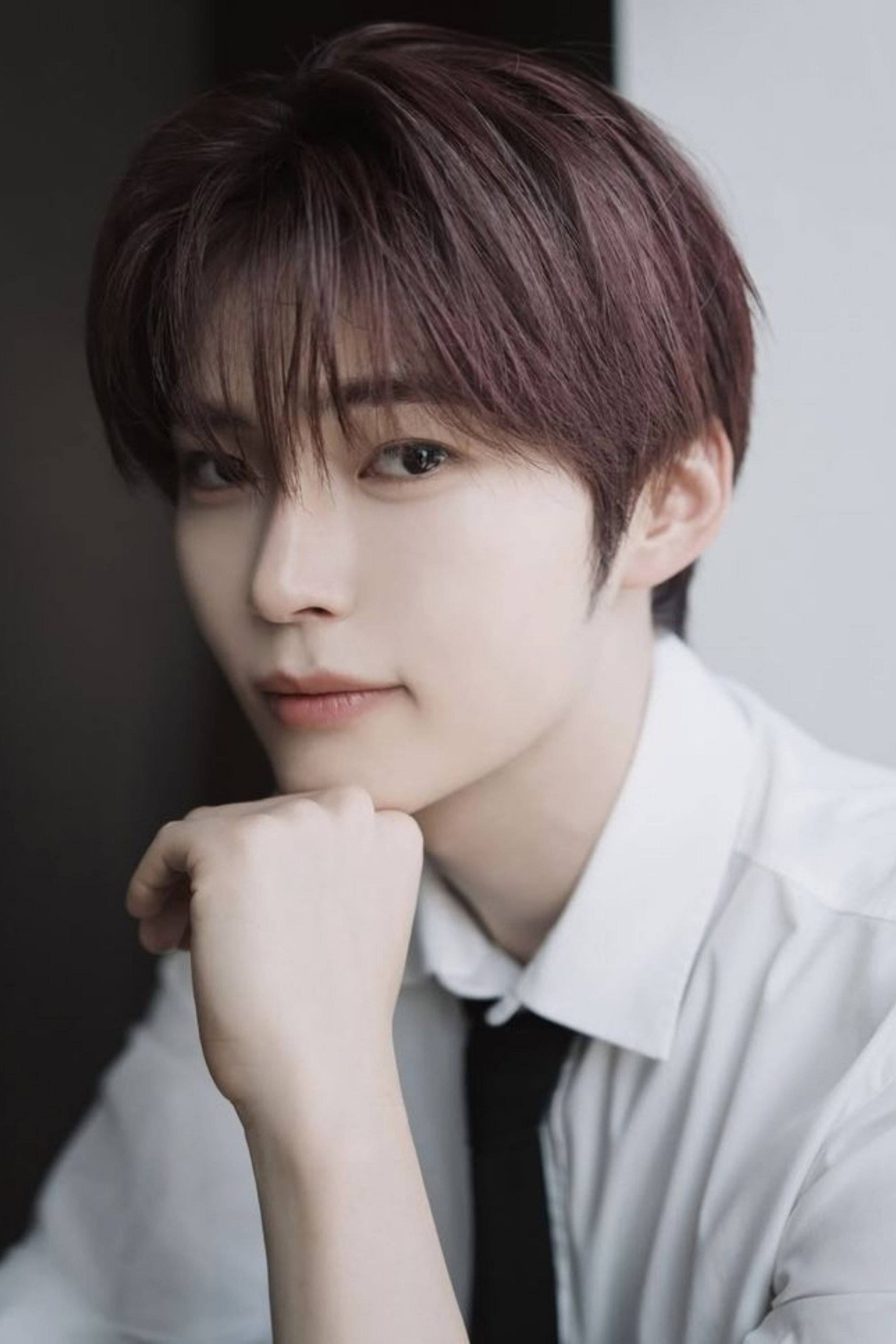 Sung Hanbin's poster