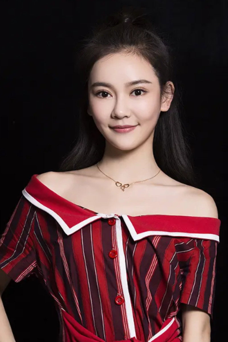 Luo Mi's poster