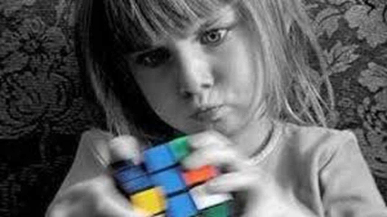 El efecto Rubik (& el poder del color rojo)'s poster