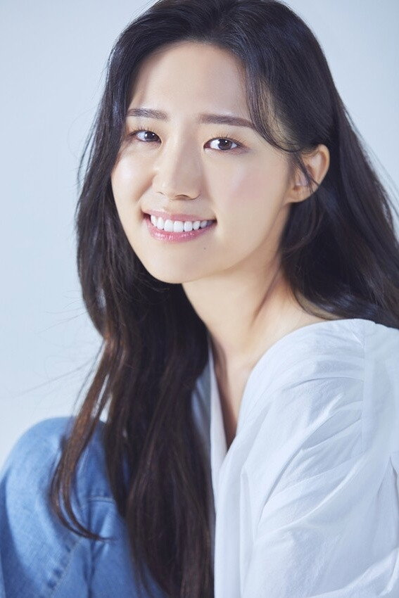 Park Ye-ni's poster