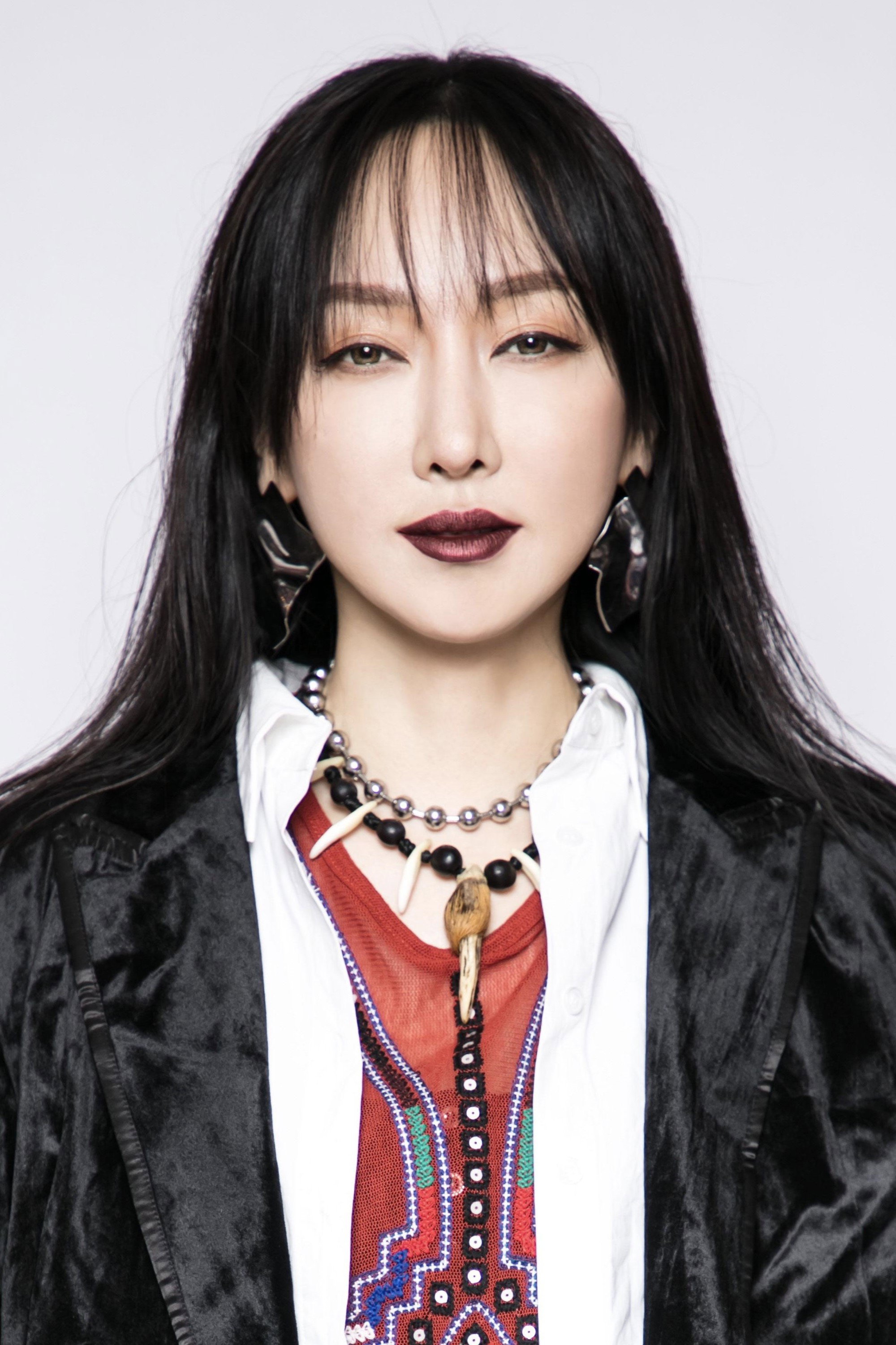 Sa Dingding's poster
