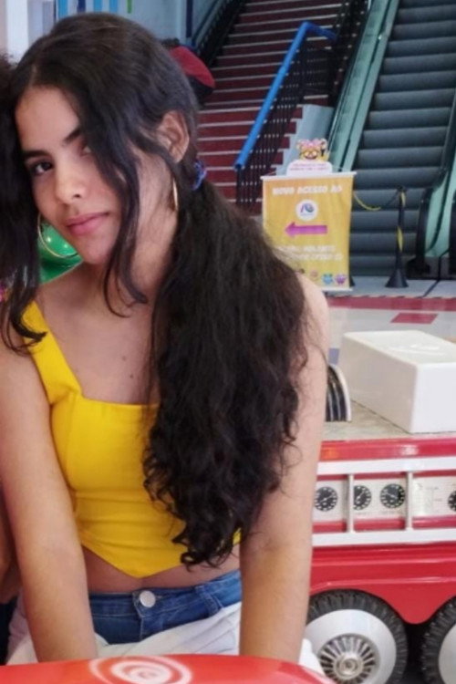 Yasmin Barros