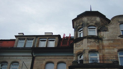 Escena del episodio 13 de la temporada 2 de Caroline in the City