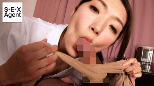 AGEMIX-378 Pantyhose wrapped around the tip of the penis - She manipulates the pantyhose with her hands and plays with the tip with her tongue. A cock that goes wild with her splayful techniques. - Haruhara Mirai