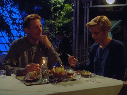 Escena del episodio 2 de la temporada 2 de la serie Babylon 5