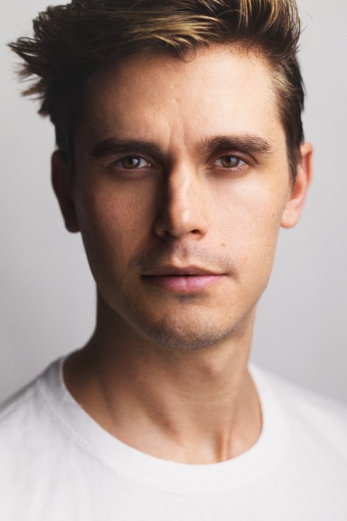 Kép: Antoni Porowski színész profilképe