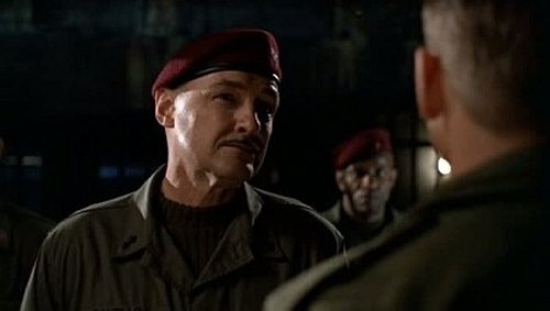 Escena del episodio 1 de la temporada 1 de la serie Harsh Realm