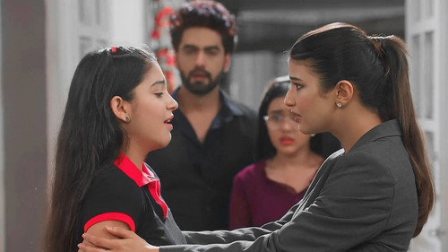 Armaan eases Abhira's worries