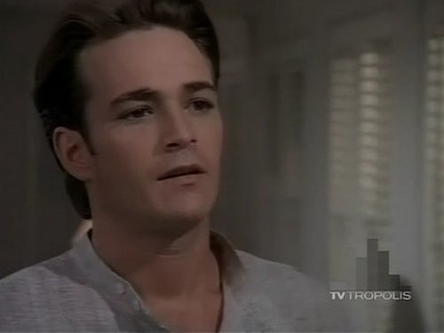 Escena del episodio 6 de la temporada 4 de la serie Beverly Hills, 90210