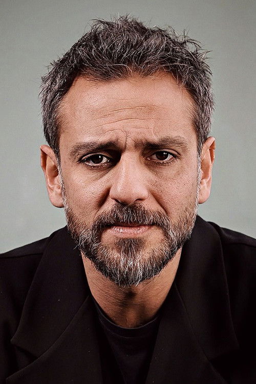 Kép: Erkan Kolçak Köstendil színész profilképe