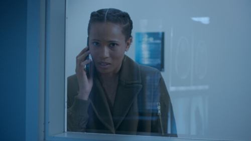 Escena del episodio 9 de la temporada 3 de la serie Siren