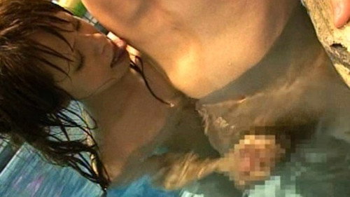 Learn from a Pro ! In The Pool During Summer, Nobody Will Notice "Successful Technique To Give Underwater Handjobs"