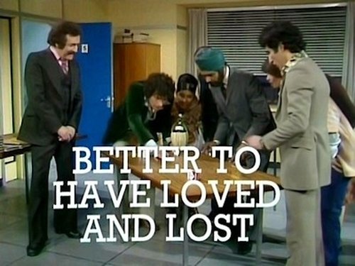 Escena del episodio 8 de la temporada 1 de la serie Mind Your Language