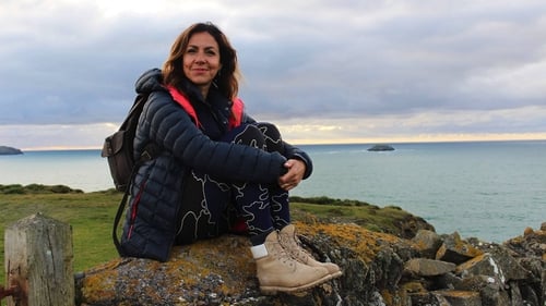 Poster della serie Cornwall and Devon Walks With Julia Bradbury