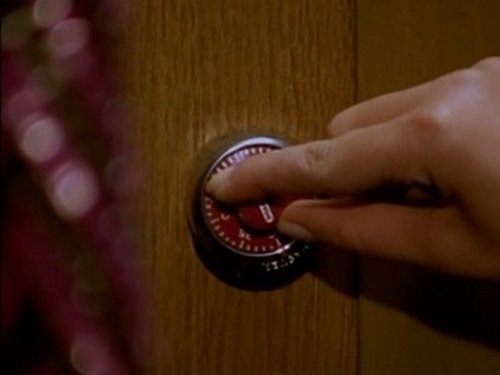 Assistir Caçadora de Relíquias S01E17 – 1×17 – Dublado Assistir Caçadora de Relíquias S01E17 – 1×17 – Dublado