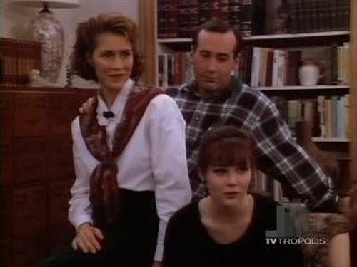 Escena del episodio 18 de la temporada 2 de la serie Beverly Hills, 90210
