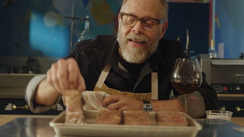 Alton Brown Cooks Food