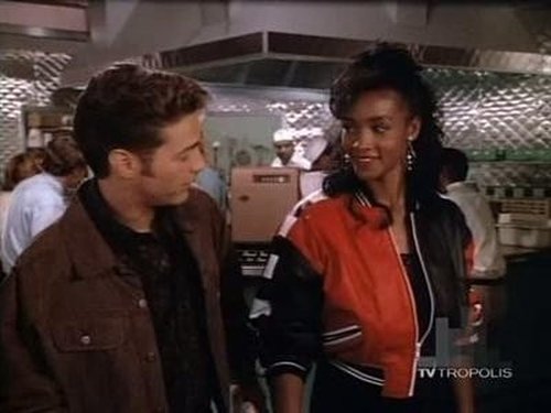 Escena del episodio 9 de la temporada 2 de la serie Beverly Hills, 90210