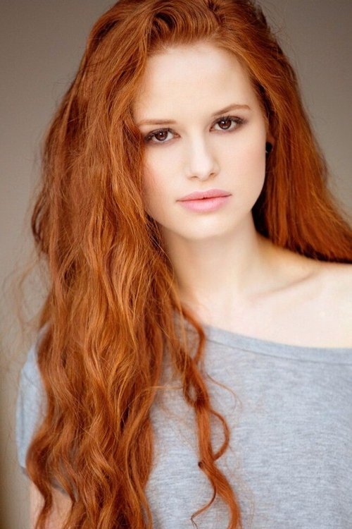 Kép: Madelaine Petsch színész profilképe