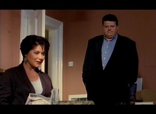 Escena del episodio 8 de la temporada 2 de la serie Cracker