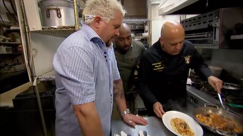 Escena del episodio 4 de la temporada 20 de la serie Diners, Drive-Ins and Dives
