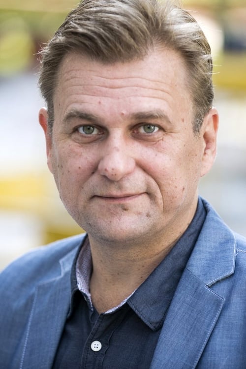 Kép: Zsolt Anger színész profilképe