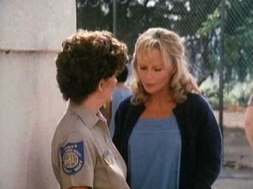Escena del episodio 3 de la temporada 3 de la serie Falcon Crest