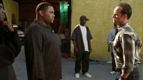 The Shield S04E04 — Doghouse episode still