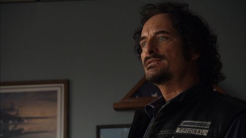 Escena del episodio 9 de la temporada 3 de la serie Hijos de la anarquía