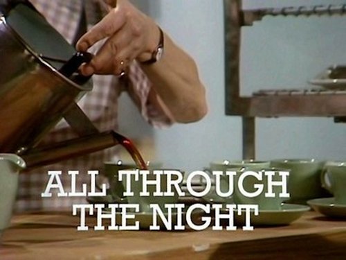 Escena del episodio 4 de la temporada 1 de la serie Mind Your Language