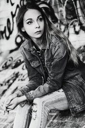 Francesca Mendrino interpretando a Detective Bloody Mary