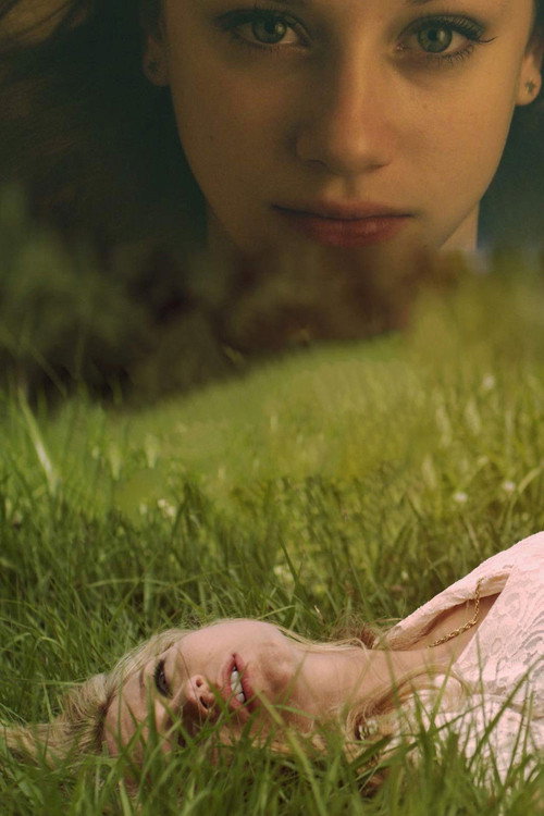 Póster oficial de Not Waving but Drowning (2012) - Drama