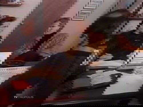 Escena del episodio 21 de la temporada 3 de la serie Beverly Hills, 90210