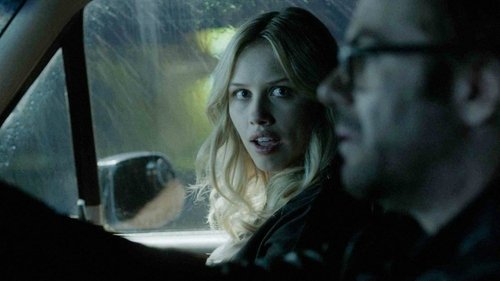 Escena del episodio 6 de la temporada 3 de la serie Zoo