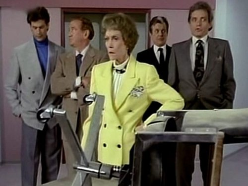 Escena del episodio 19 de la temporada 8 de la serie Falcon Crest
